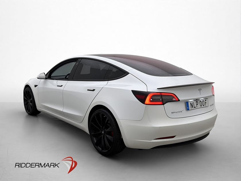Bild 5 av Tesla Model 3 Performance Svensksåld Ljus Interiör