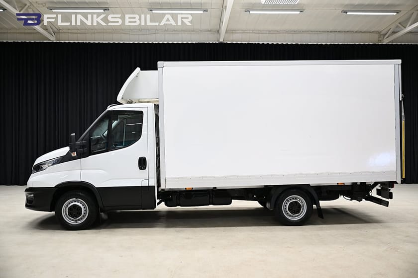 Bild 2 av Iveco Daily 35-140 Chassi Cab 136HK Automat|Volymskåp|Bg-Lyft|Sidodörr|Backkamera