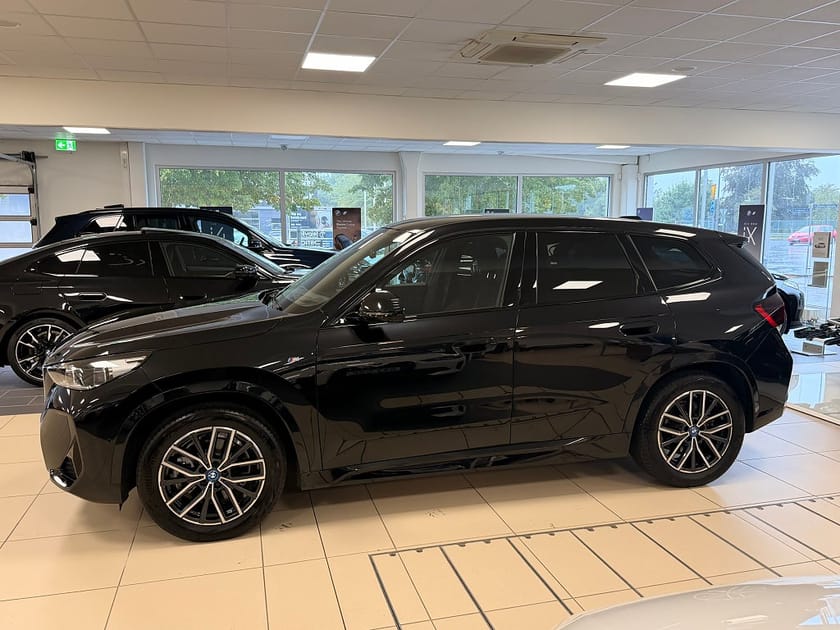 Bild 2 av BMW iX1 xDrive30 SÅLD M-sportpaket Head-up  Drag