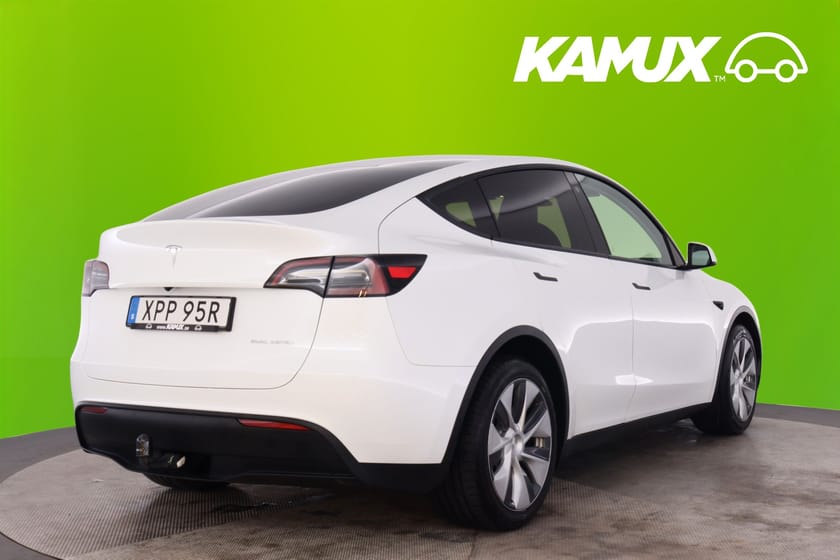 Bild 4 av Tesla Model Y Long Range AWD Drag Pano Moms