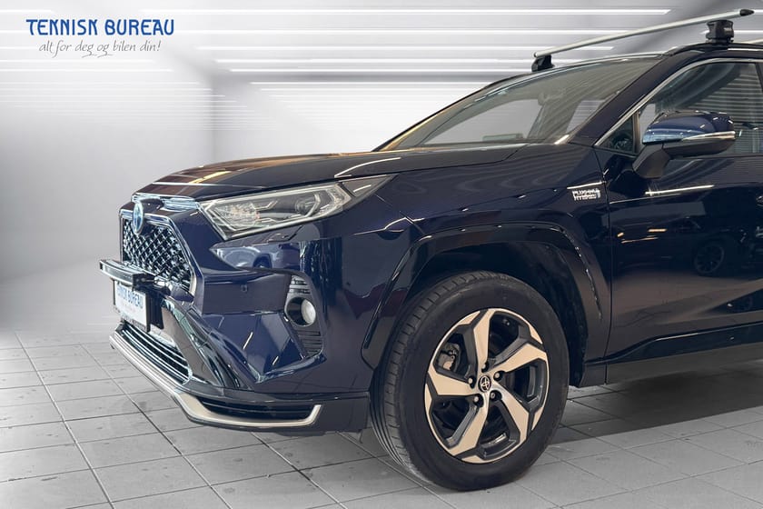 Bilde 2 av Toyota RAV4 Plug-in Hybrid ACTIVE TECH AWD| PANO | THULE | LED-BAR | KROK | SKINN