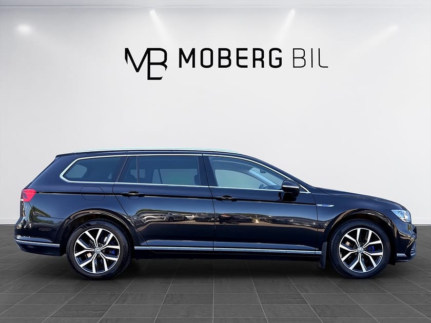 Bild 4 av Volkswagen Passat Sportscombi GTE SC 218hk Drag B-Kamera Keyless Navi