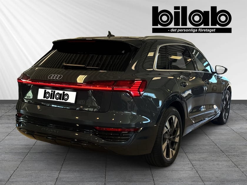Bild 4 av Audi Q8 55 e-tron quattro Drag, ventilationsstolar, skinn,