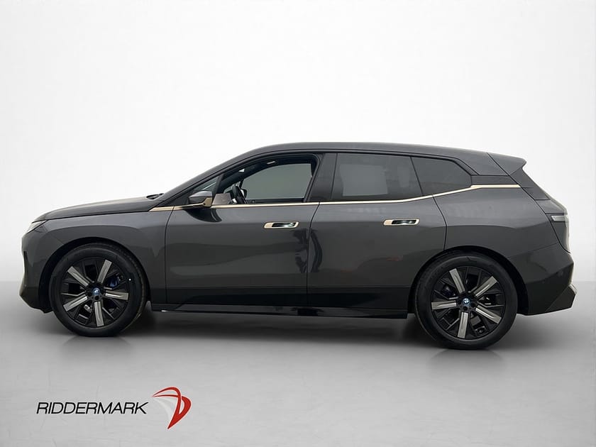 Bild 5 av BMW iX xDrive40 Sport Line Pano Drag DA+ PA+ Laser Sky Värme