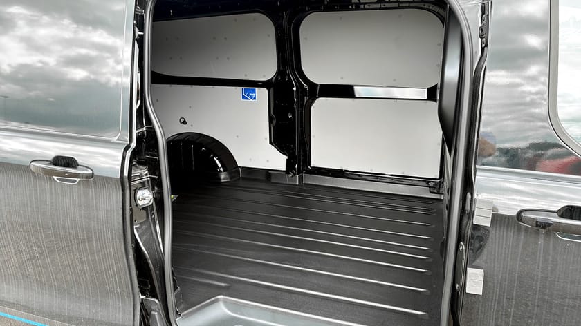 Bild 5 av Ford Transit Custom 82.5 kWh AWD E-CUSTOM V710 SPORT SKÅP 340L