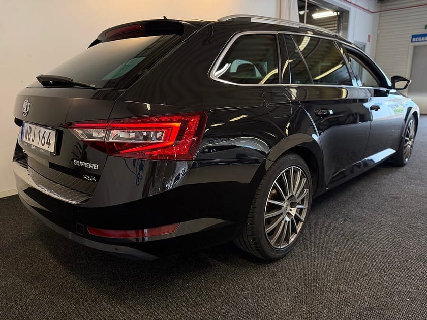 Bild 3 av Škoda Superb Kombi Skoda 2.0 TDI 4x4 L&K | Drag | Vhjul | Minnesstolar | Kamera
