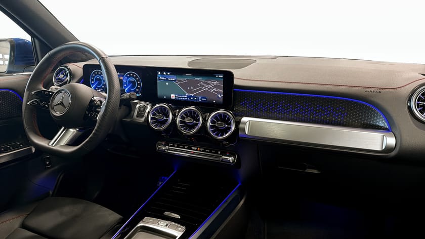 Bild 3 av Mercedes-Benz EQB 250+ AMG Line Advanced 7-Sits Pano Navi Värmare