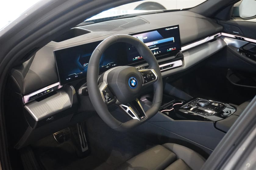 Bild 2 av BMW i5 xDrive40 Touring Touringm Sport Pro Pro Business Ed Drag H K DA