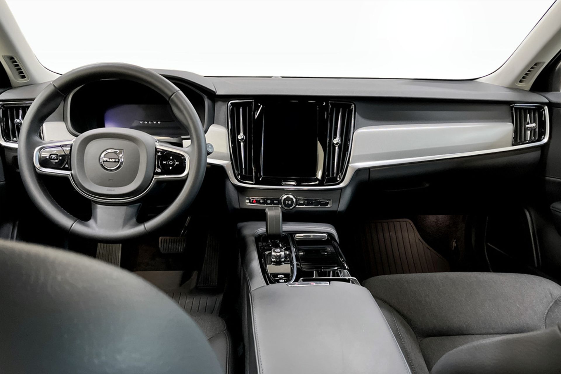 Volvo V90 Recharge T6 AWD 2024, photo 4/9