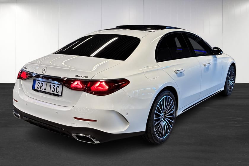 Bild 3 av Mercedes-Benz E 300 de 4MATIC 4M 9G | AMG | Advanced Edition | Burmester | Drag | Pano | HUD |
