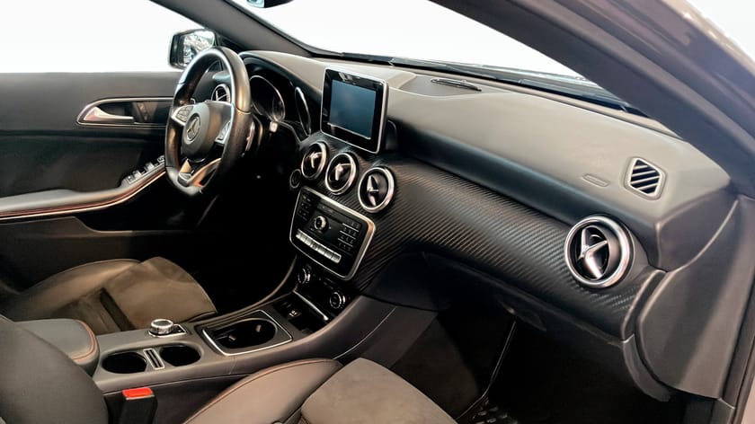Bild 3 av Mercedes-Benz A 200 AMG/Night