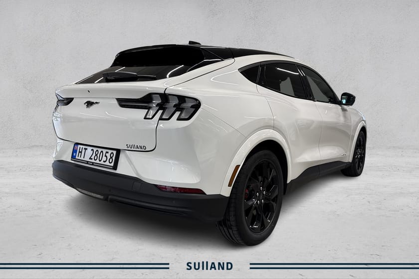 Bilde 4 av Ford Mustang Mach-E Long Range AWD Varmepumpe//Glasstak//Bluecruise//Hengerfeste