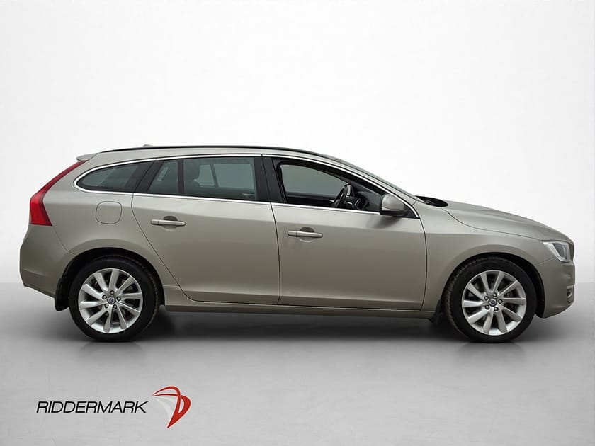 Bild 4 av Volvo V60 D4 AWD Momentum Taklucka Navi Värmare Sensorer