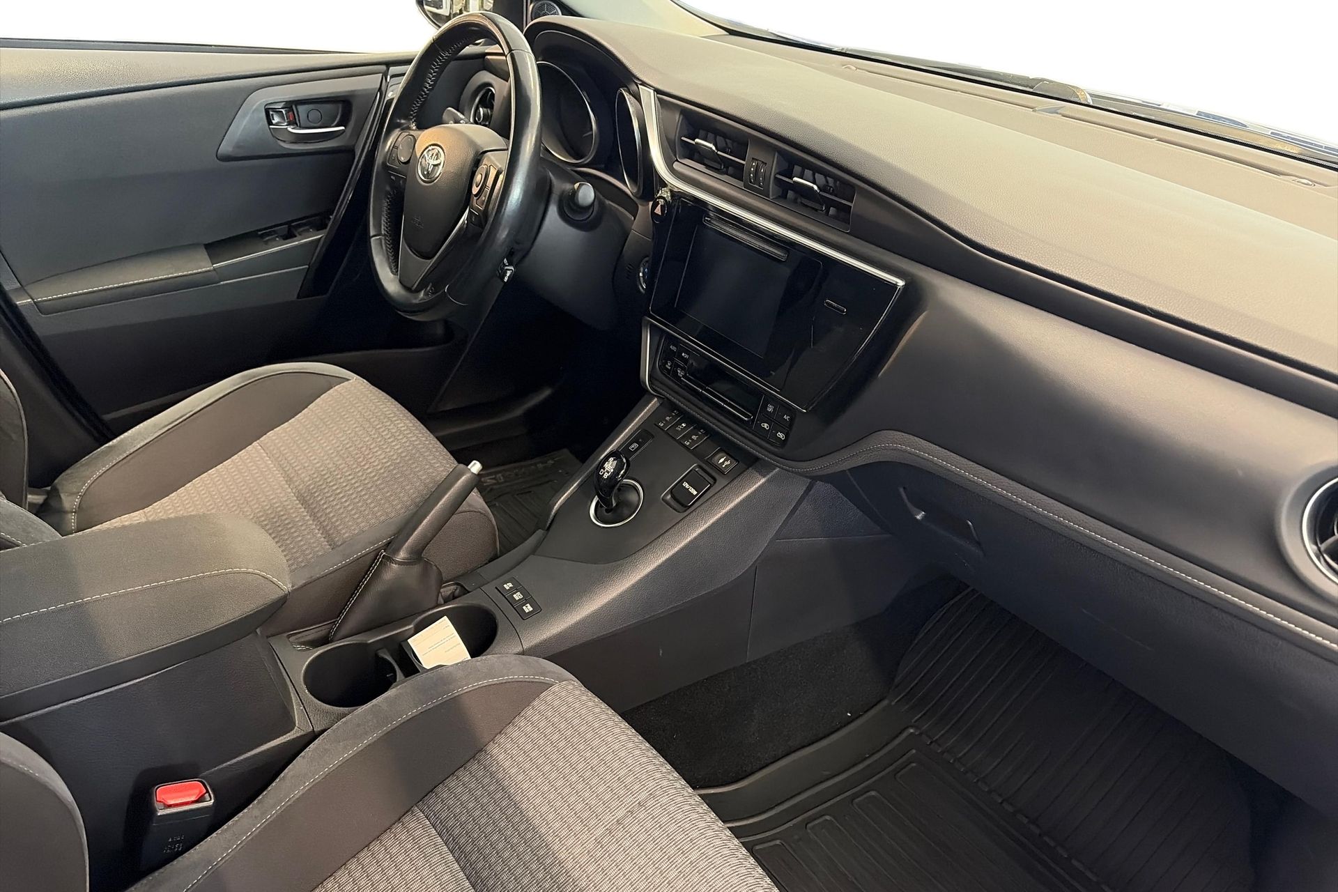 Toyota Auris Touring Sports Hybrid 2018, bild 7/10