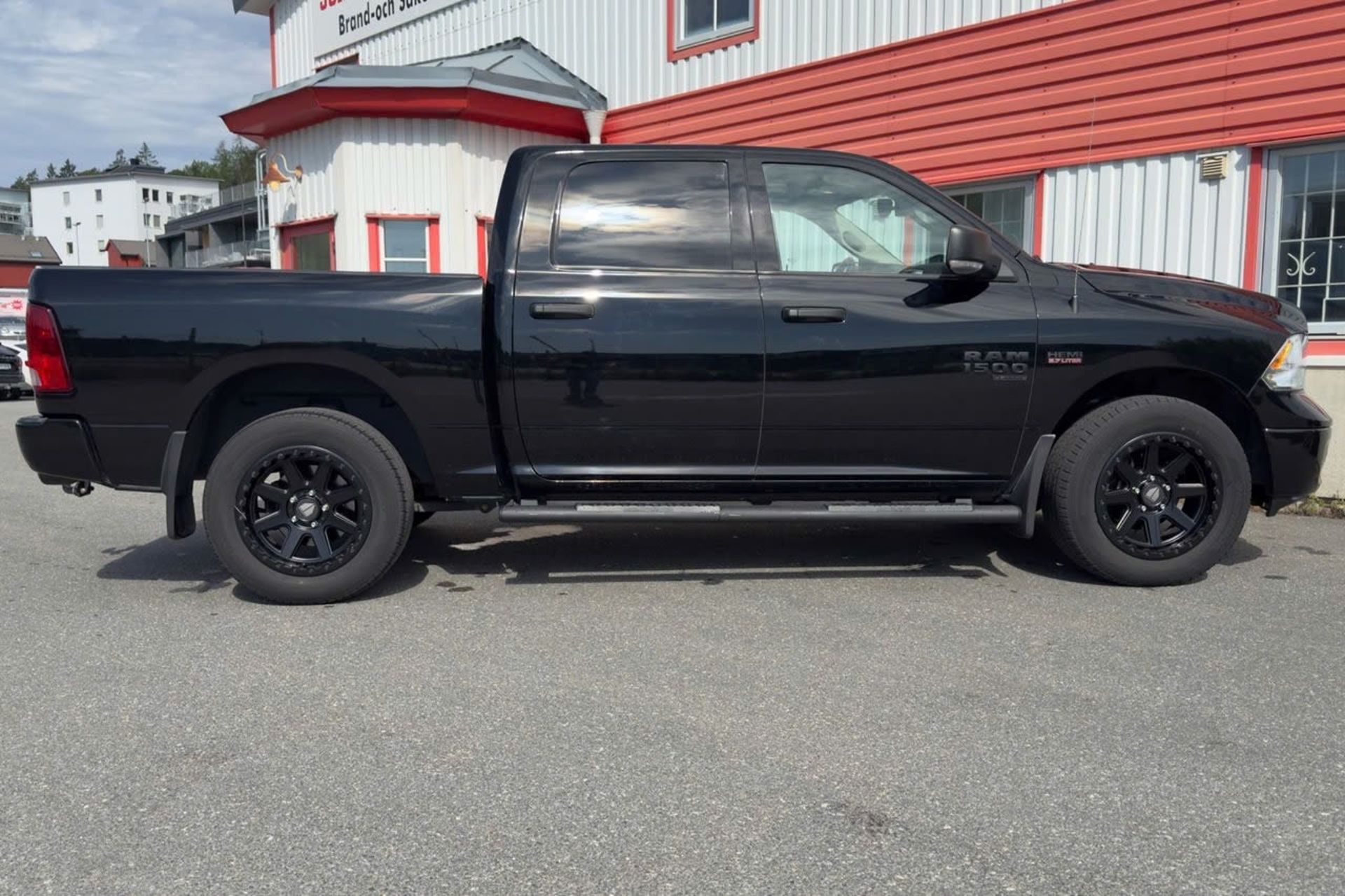 RAM 1500 Crew Cab 5.7 V8 HEMI 4x4 2022, bild 6/10