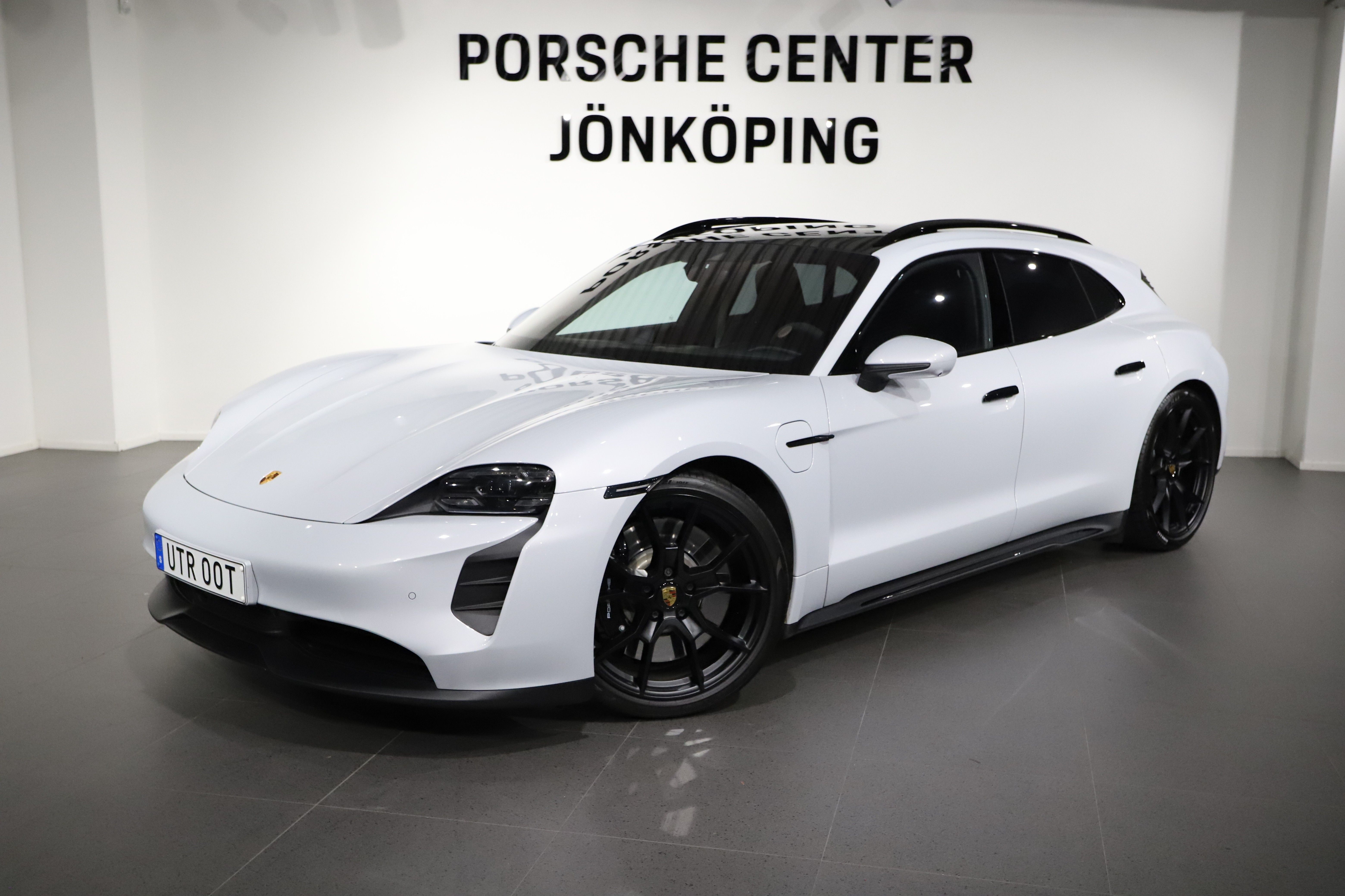 Porsche Taycan 517 hp