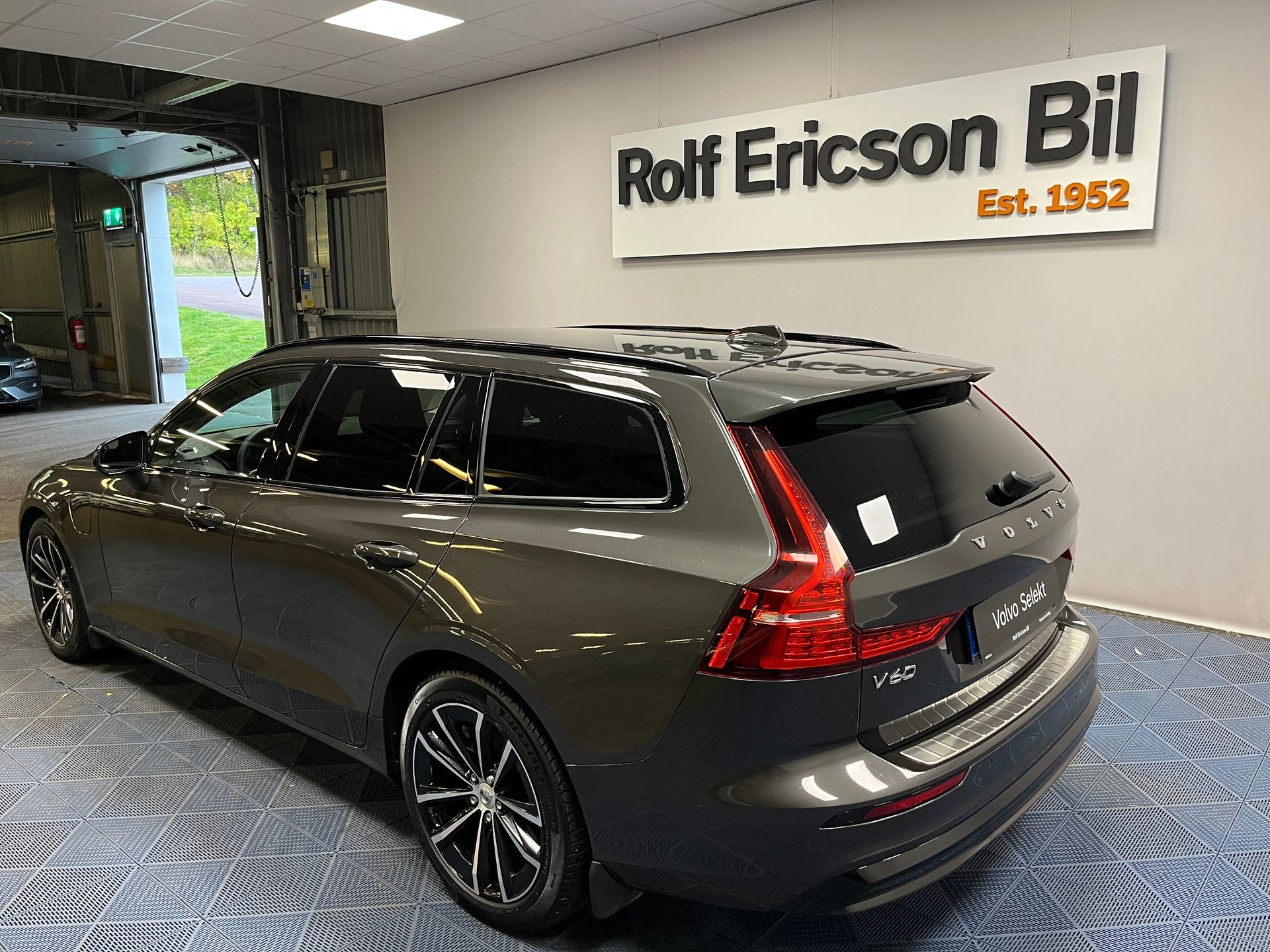 Volvo V60 T6 Plus Dark Nordic Edition 2025, bild 3/10