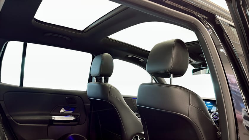 Bild 5 av Mercedes-Benz EQB 300 4MATIC Panorama Backkamera Adaptiv Widescreen