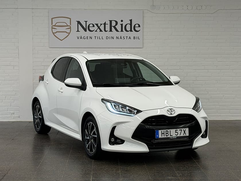 Bild 1 av Toyota Yaris 1.5 VVT-i Active Plus Euro 6|Backkamera | SoV-hjul