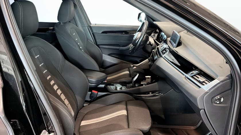 Bild 3 av BMW X1 sDrive20i F48 Navi Plus / Bluetooth