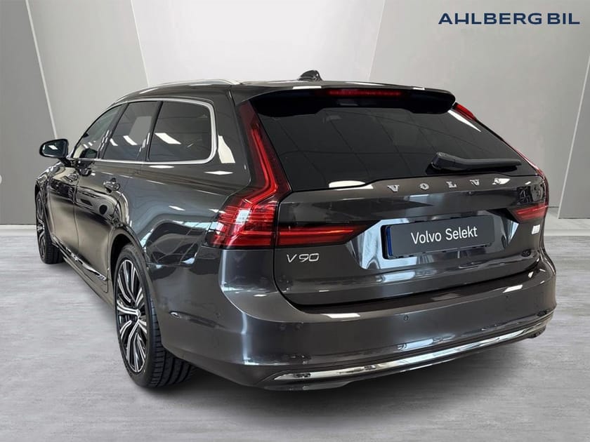 Bild 3 av Volvo V90 Recharge T6 Core Edition, Dragkrok Halvautomatisk, 360 Kamera, Elmanövererad Stolar, HarmanKardon, 19"Tum, LED, Stämningsljus Interiört