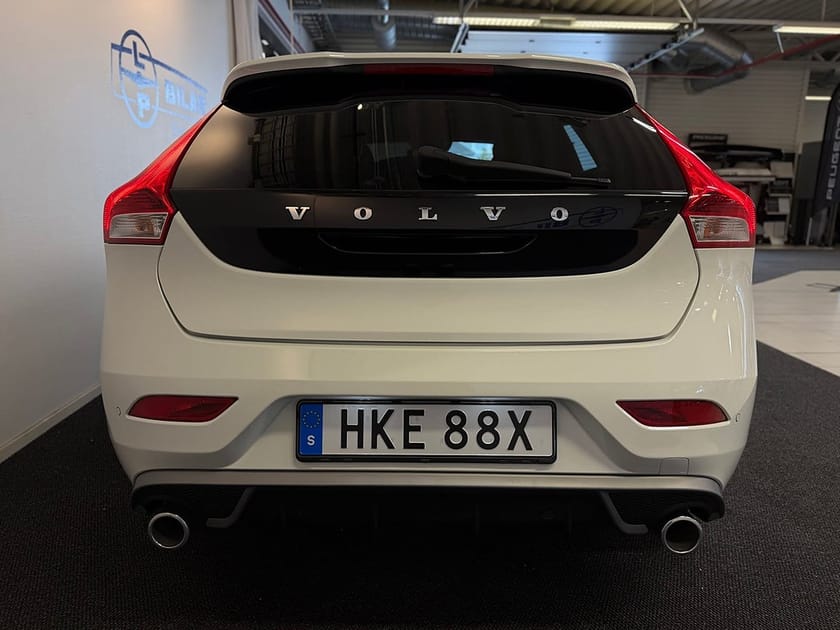 Bild 4 av Volvo V40 D3 Geartronic R-Design/ Keyless/ Drag/ Ny Kamrem/ Vhjul