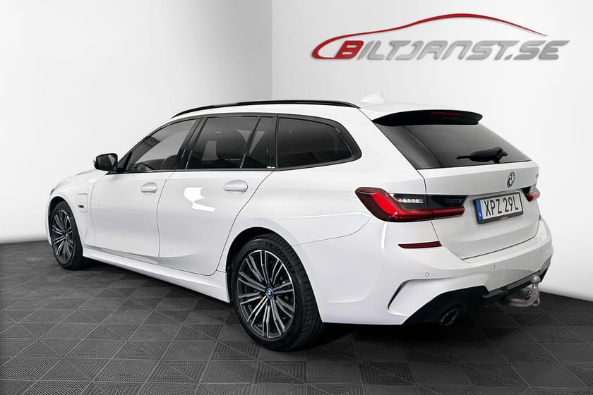 Bild 3 av BMW 330e Touring M - Sport | Drag | Cockpit