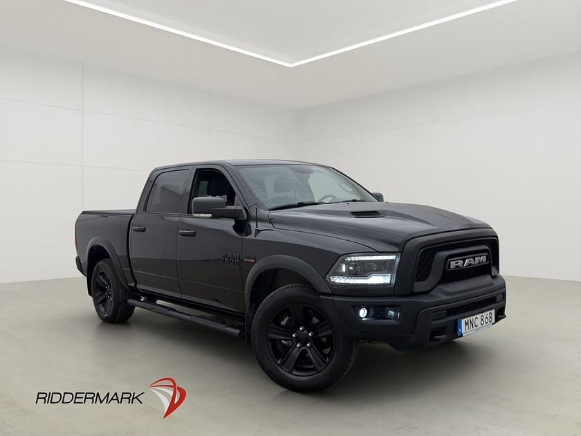 Bild 3 av RAM 1500 Crew Cab Dodge Classic Night V8 4x4 Drag Takluck Alpine Moms