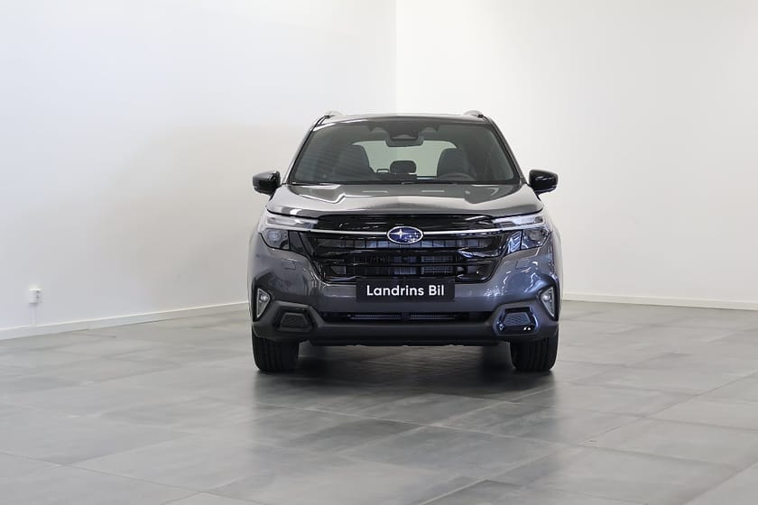 Bild 3 av Subaru Forester e-Boxer Touring Drag Vinterhjul Panorama Harman Kardon
