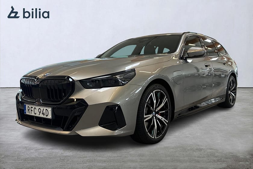 Bild 1 av BMW 530e xDrive Touring M Sport PRO H/K Innovation Travel Drag