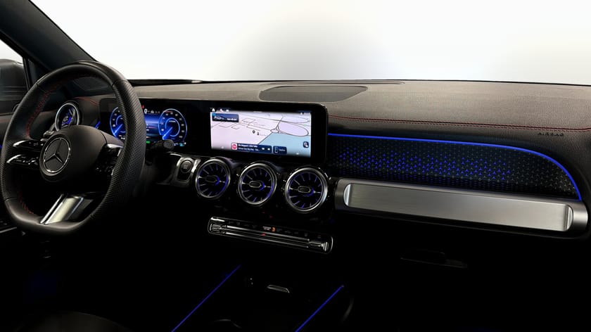 Bild 3 av Mercedes-Benz EQB 300 4MATIC AMG Line MOMS Panorama 7-Sits