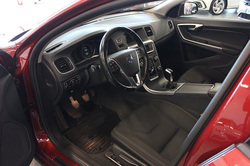 Bild 2 av Volvo V60 T3 Kinetic 152Hk Drag V-Hjul
