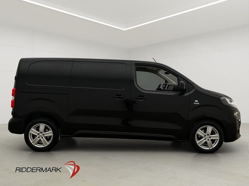 Bild 2 av Opel Vivaro Skåpbil IP L2 170hk Ny-Kamrem Värm Drag B-Kamera CARPLAY