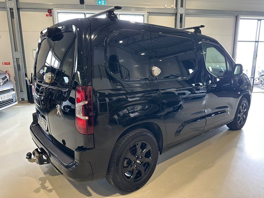 Bild 4 av Peugeot e-Partner L1 / Drag / Inredning + dubbelgolv / Lastbågar
