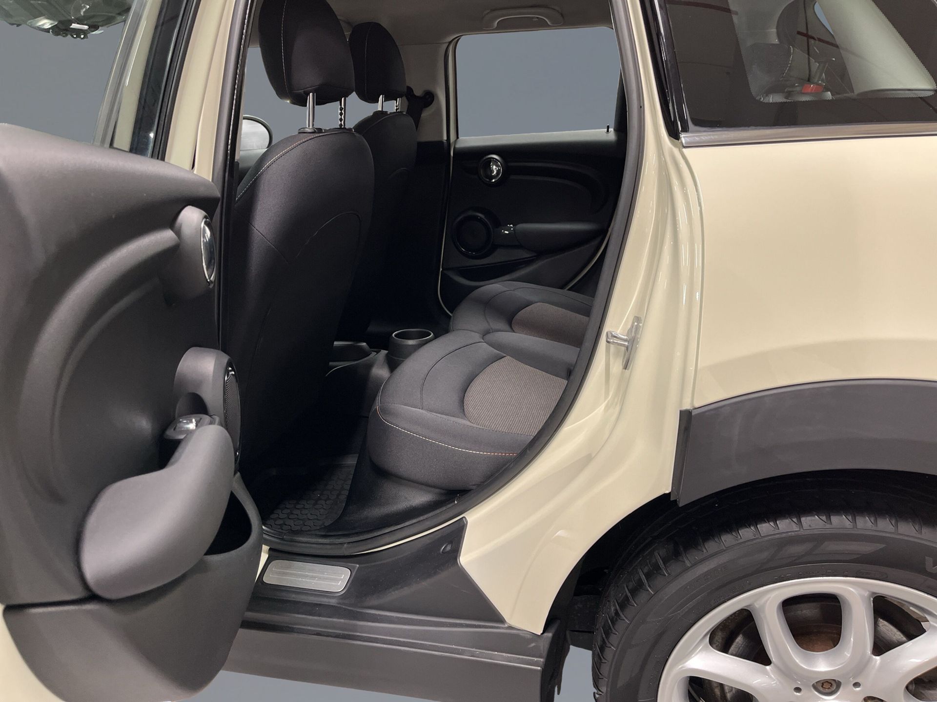 MINI Cooper Automat 5-d 136hk 2017, bild 7/8