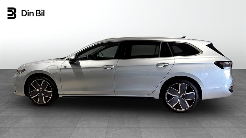 Bild 2 av Volkswagen Passat Variant eHybrid R-Line SWE Edition 272 HK DSG