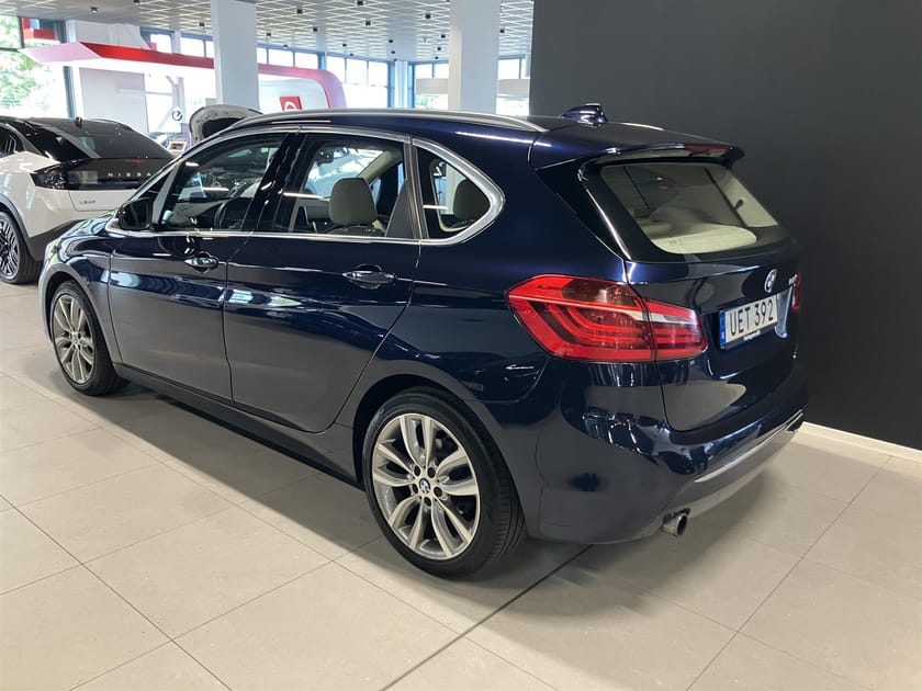 Bild 3 av BMW 218d Active Tourer Luxury Line Rattvärme HUD