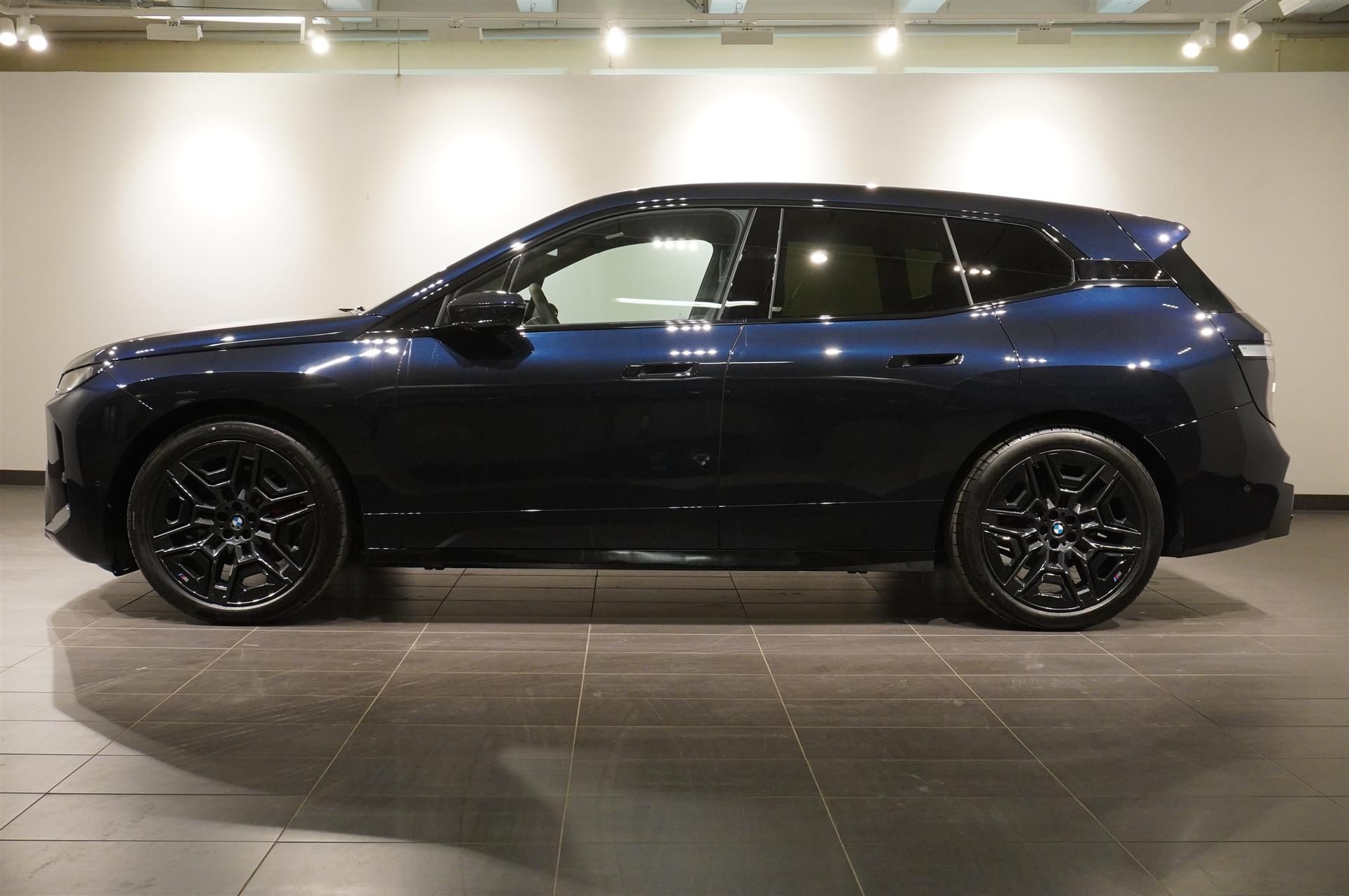 BMW iX xDrive60, 544ps, 2026
