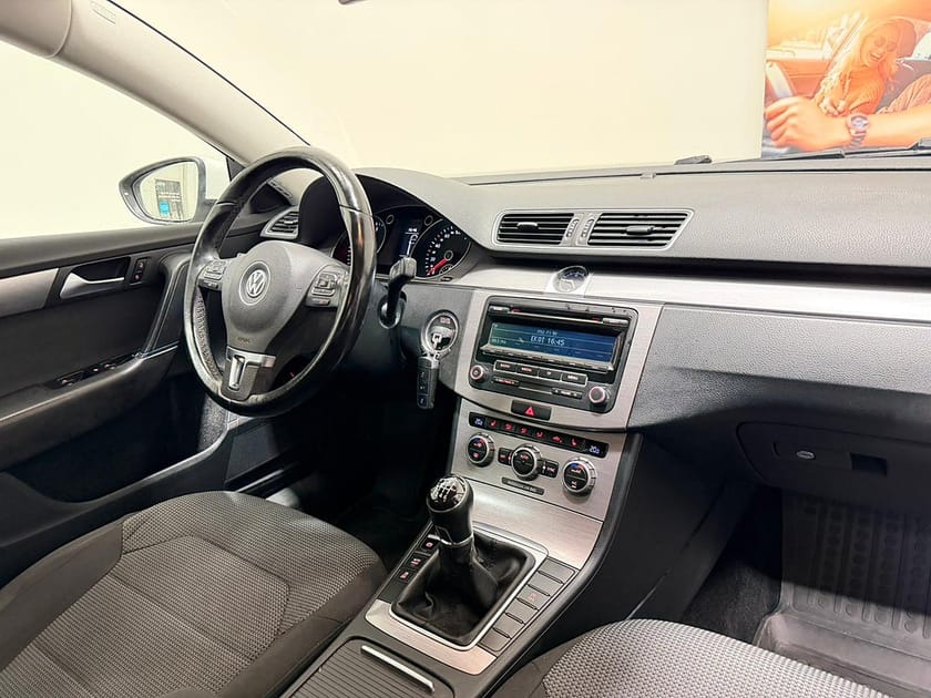 Bild 2 av Volkswagen Passat Variant 2.0 TDI DPF BMT Masters Euro 5 Kamrem bytt!