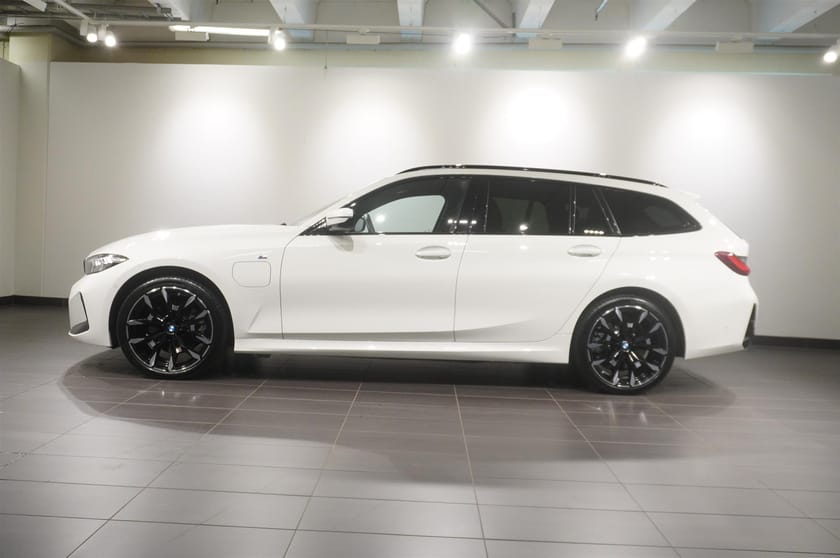 Bild 4 av BMW 330e xDrive Touring M-Sport Active Edition Aktiv Fart