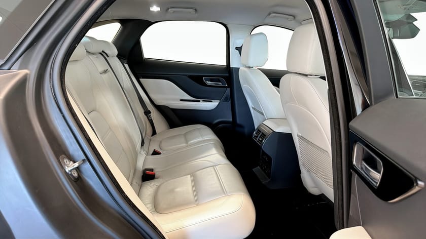 Bild 5 av Jaguar F-Pace 20d AWD 180Hk / Kamera / Navigation / Meridian