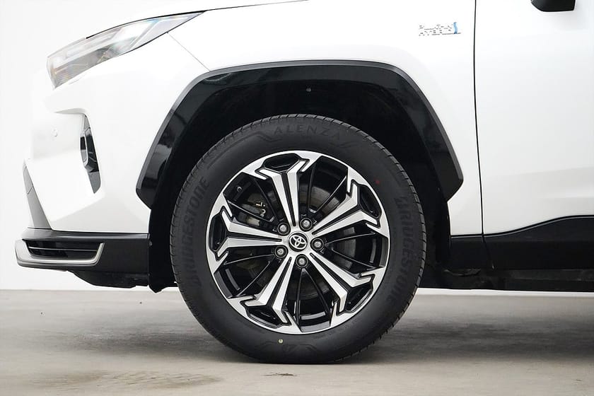 Bild 2 av Toyota RAV4 Plug-in Hybrid / 306hk / Style Premium / 360 / HUD