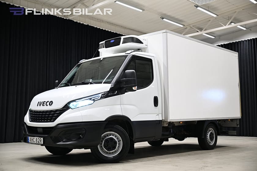 Bild 1 av Iveco Daily 35-140 Chassi Cab 136HK Automat|Volymskåp|Bakgavellyft|Kylbil|Moms|SeUtr!