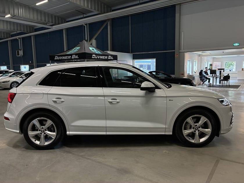 Bild 3 av Audi Q5 55 TFSI e quattro Luft | Cockpit | Navi