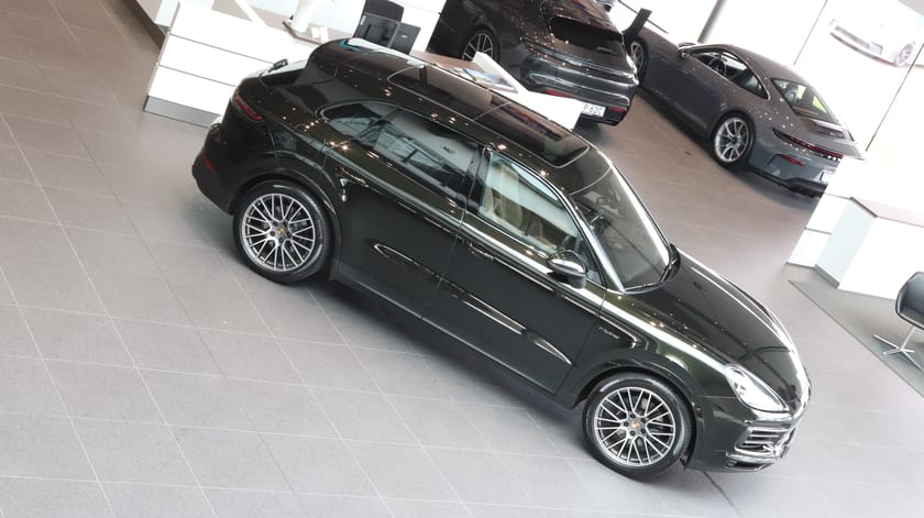 Bild 5 av Porsche Cayenne E-Hybrid PTS Dark Olive