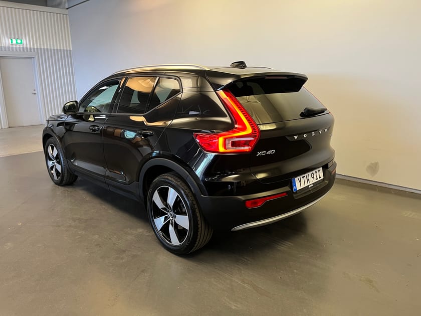 Bild 3 av Volvo XC40 D4 AWD Momentum Advanced Edition/ Backkamera/ Dragkrok/ Navigation/