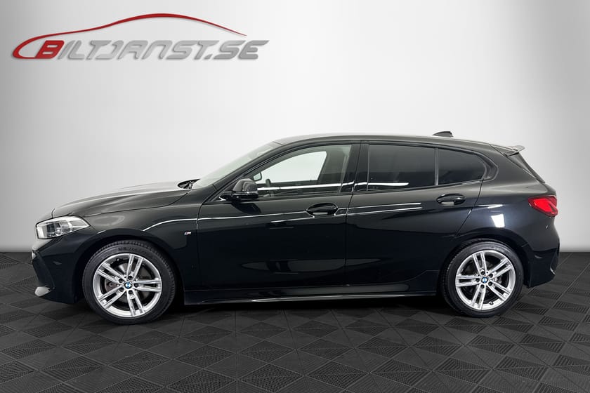 Bild 2 av BMW 118i M-sport/ nyservad/ svart innertak