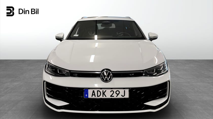 Bild 4 av Volkswagen Passat Variant eHybrid 1.5 TSI 272HK DSG/ Pano & Drag