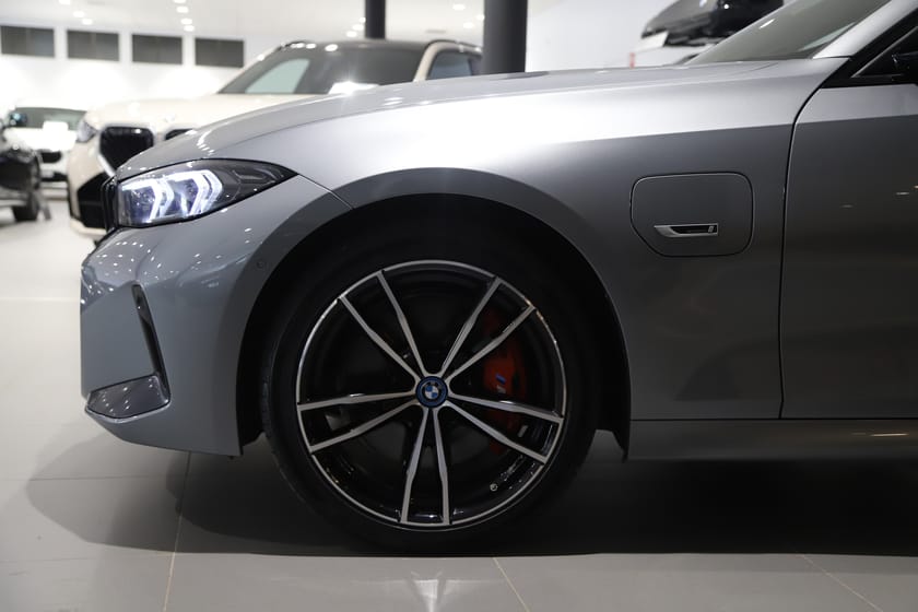 Bild 2 av BMW 330e xDrive Touring 