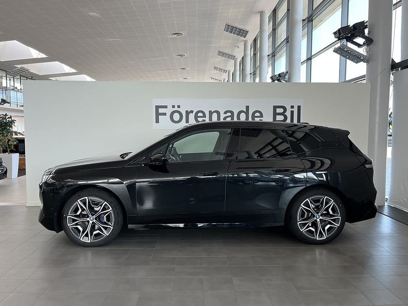 Bild 3 av BMW iX xDrive40 M Sport Innovation 22" Drag Rattvärme H/K